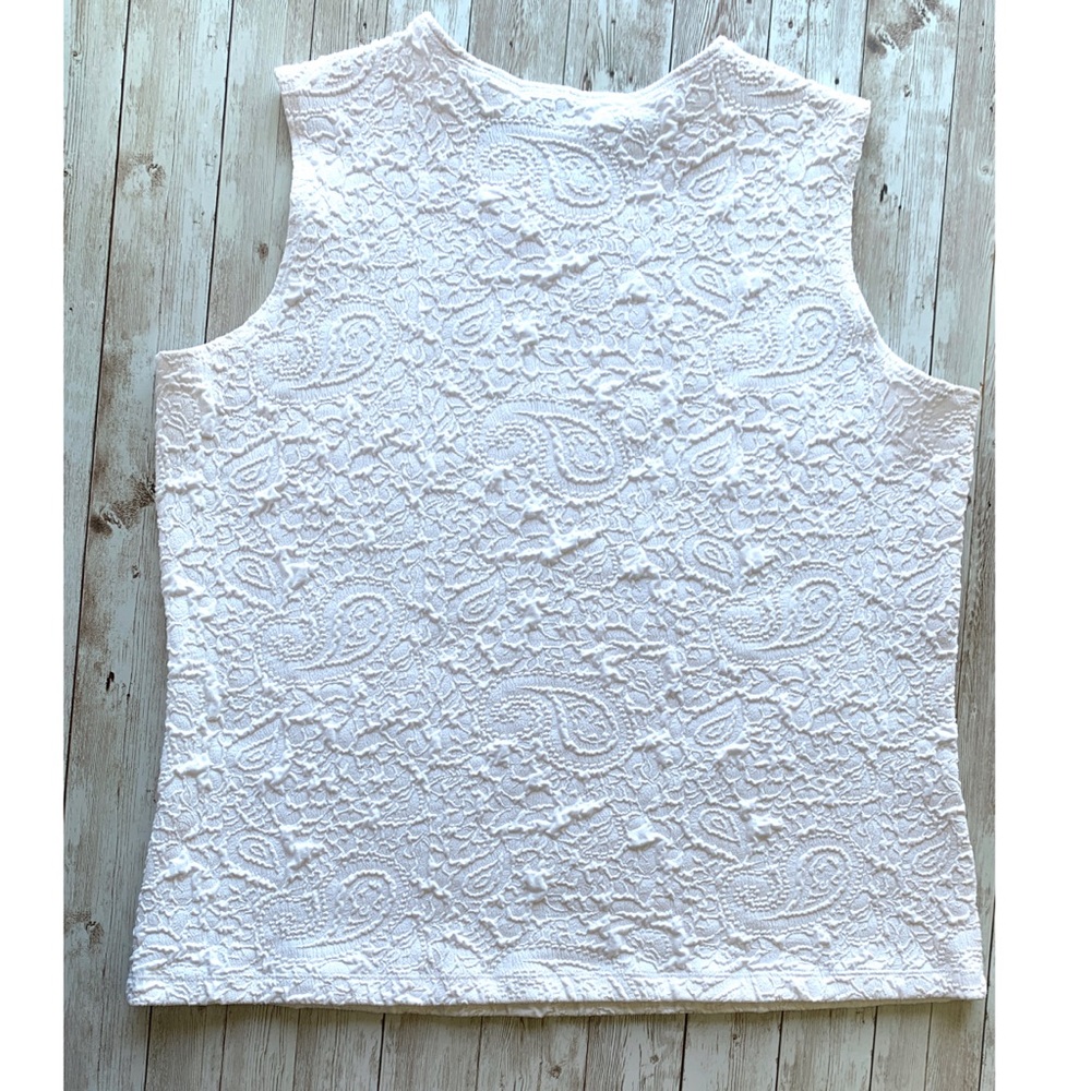 Laura Ashley sleeveless popcorn white tank cami - Picture 2 of 4